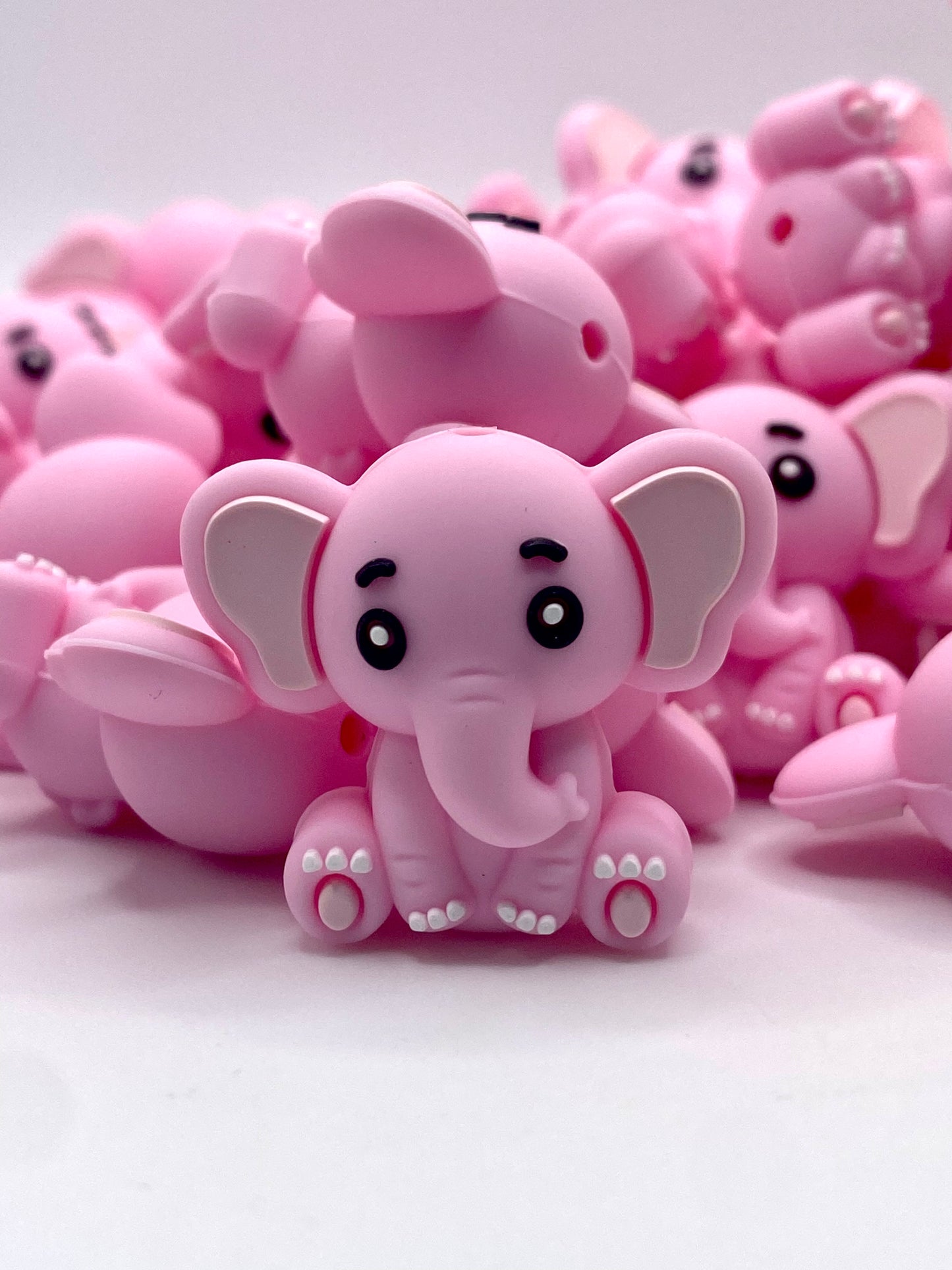 Never Underestimate a Woman who Loves Elephants 3D Silicone Focal Beads