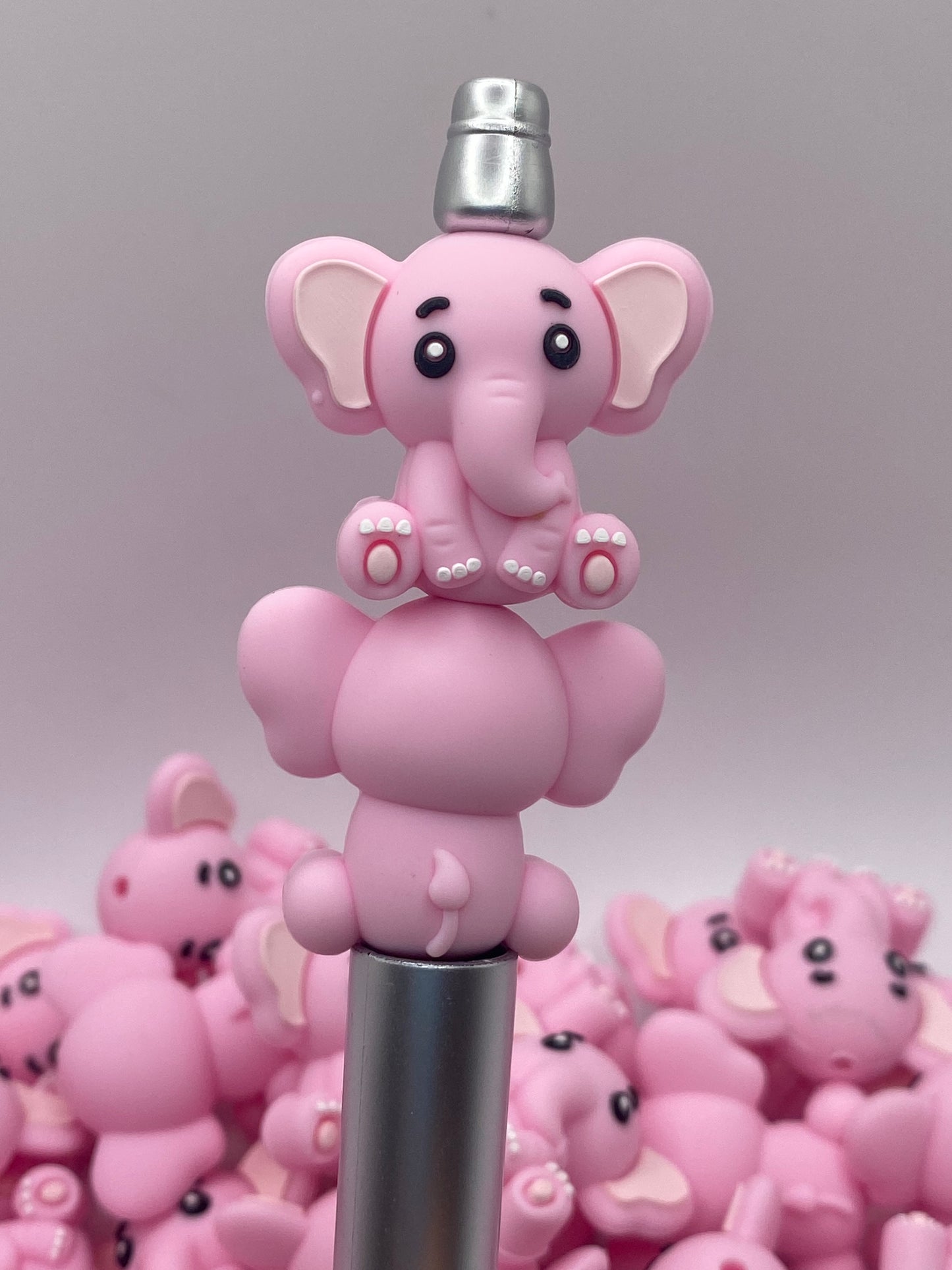 Never Underestimate a Woman who Loves Elephants 3D Silicone Focal Beads