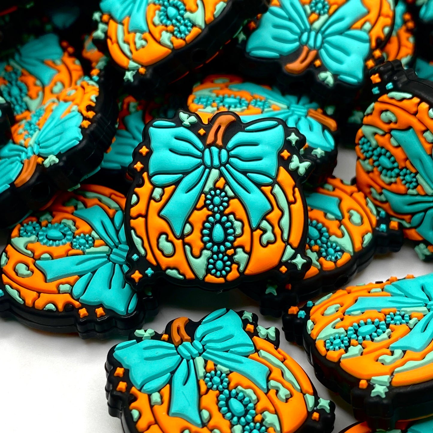 Wrangle Me a Pumpkin! Silicone Focal Beads