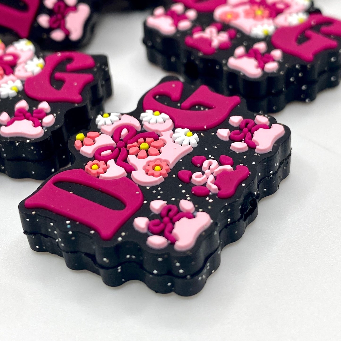 Pretty Paws, Pretty Bows Silicone Focal Beads