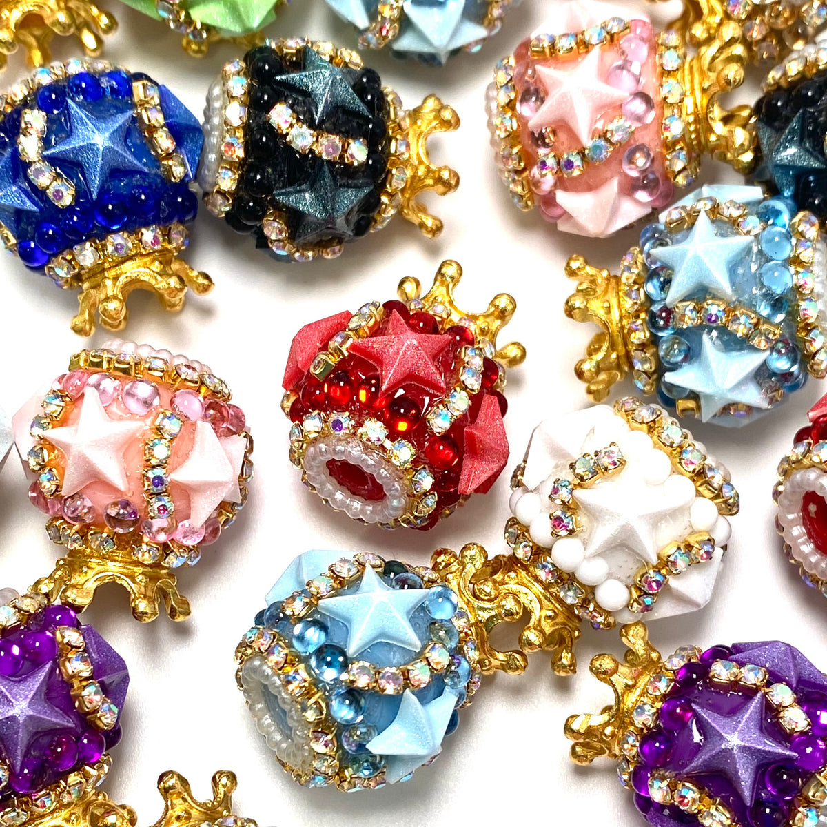 A Queen Always Shines - 5pc Fancy Beads